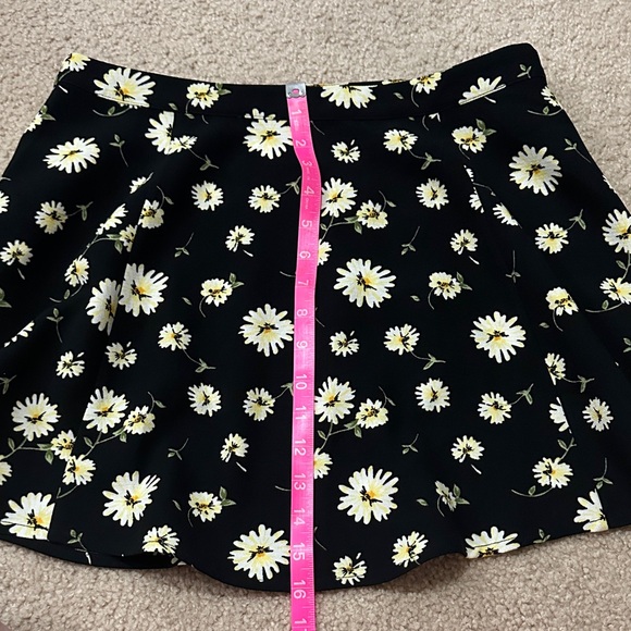 Forever 21 Black Skirt with White and Yellow Floral Pattern - Picture 10 of 10